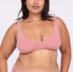 Load image into Gallery viewer, Size medium Woman showing front view of rose organic cotton scoop bralette
